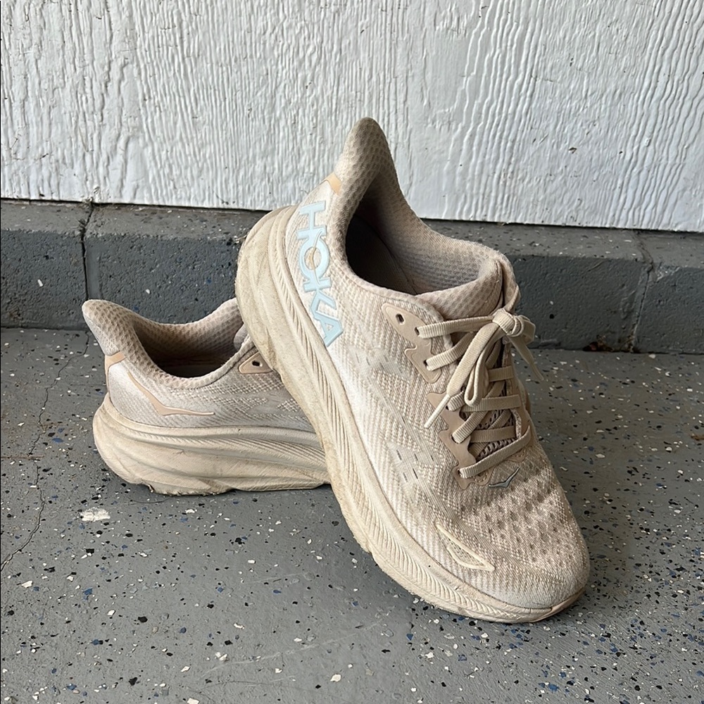 Women’s 6.5 Hoka Dusty Pink Athletic Shoes